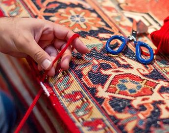 خدمات تخصصی و حرفه ای رفوی فرش در قالیشویی امام خمینی قم 